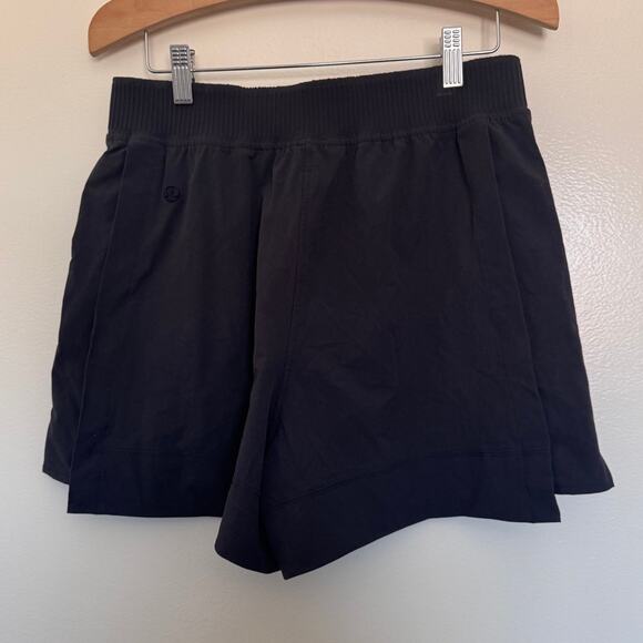 Lululemon Stretch Woven Relaxed-Fit High-Rise Short 4" in Black Size Medium - Picture 5 of 6